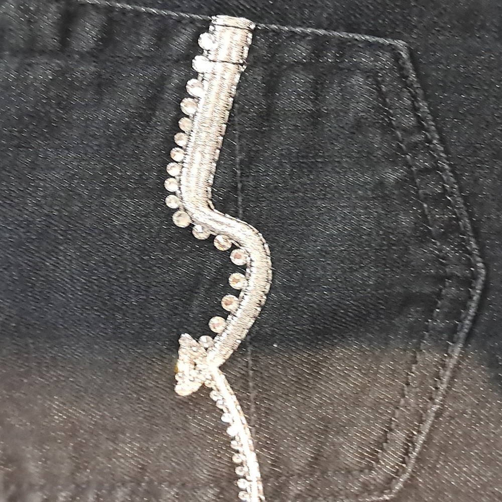 7 For All Mankind Roxanne jeans with Crystal back Pockets. Black. Size 26. - Picture 10 of 13